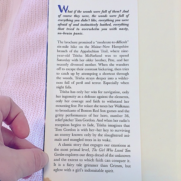 Best Seller Book By Stephen King “The Girl Who Loved Tom Gordon” - Picture 2 of 15